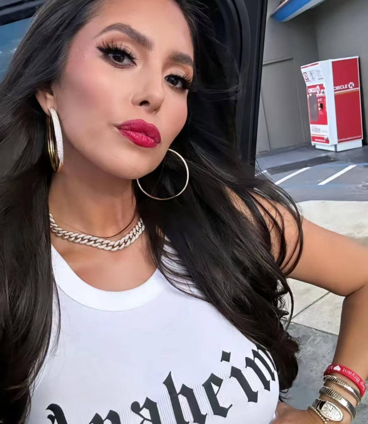 瓦妮莎与女儿们的人生逆袭之路bsport体育科比放心了！(图4)